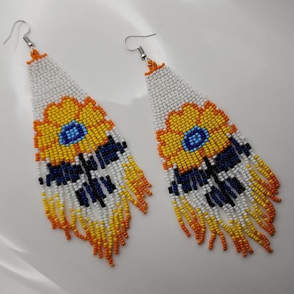 Floral Retro Beaded Earrings - Picture 3 of 5